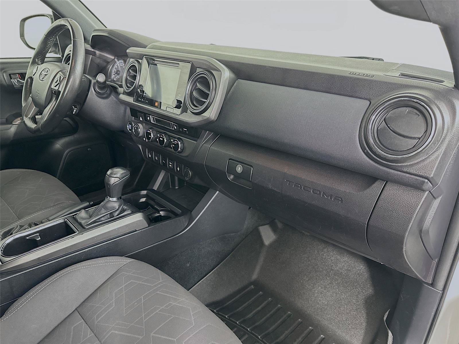 Used 2017 Toyota Tacoma TRD Off-Road AWD/4WD image 29