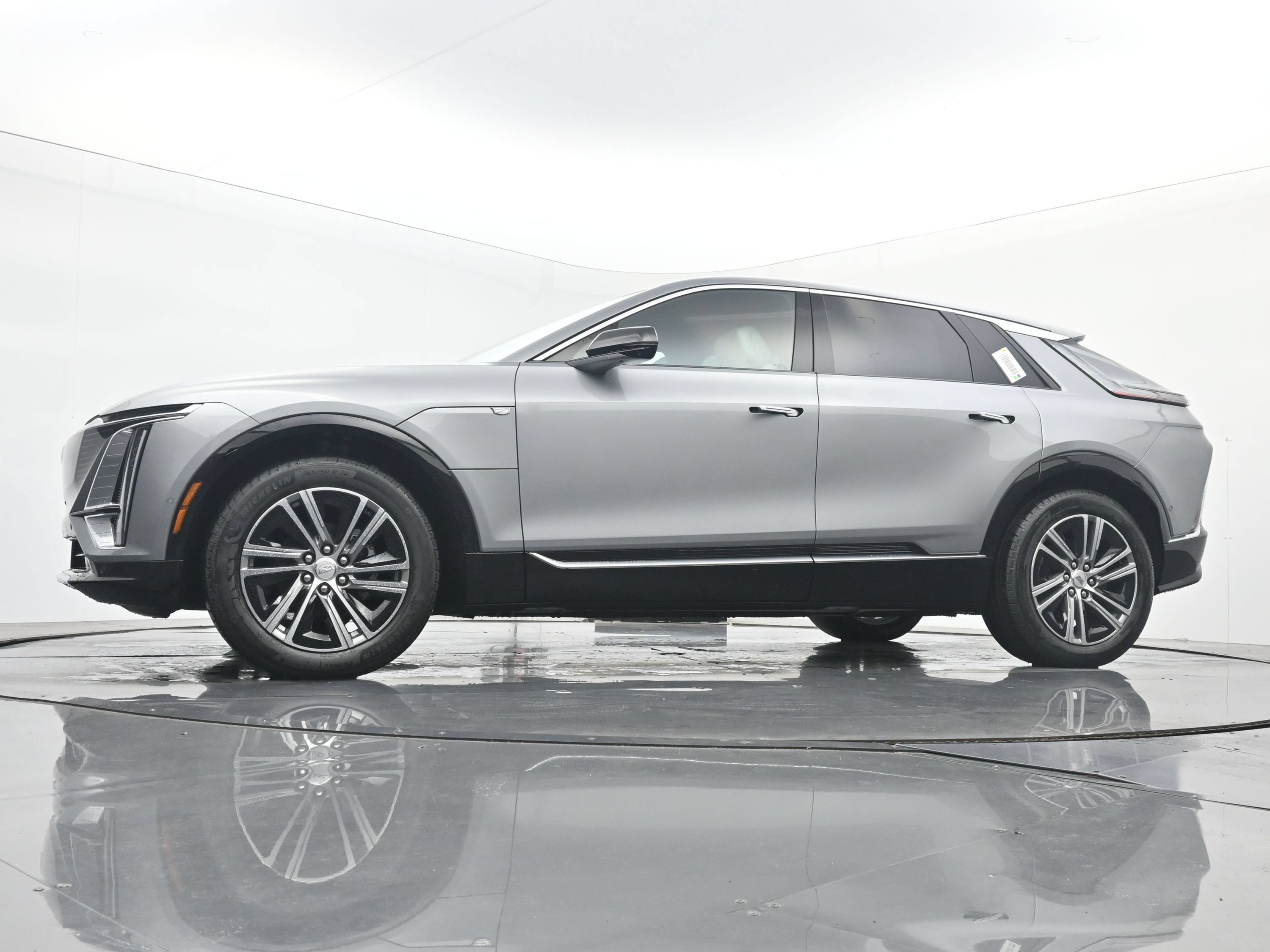 New 2026 Cadillac Lyriq Luxury w/ LPO, Floor Liner Package AWD/4WD image 16