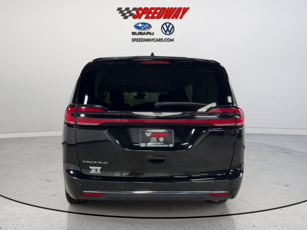 Used 2024 Chrysler Pacifica Touring-L FWD image 7