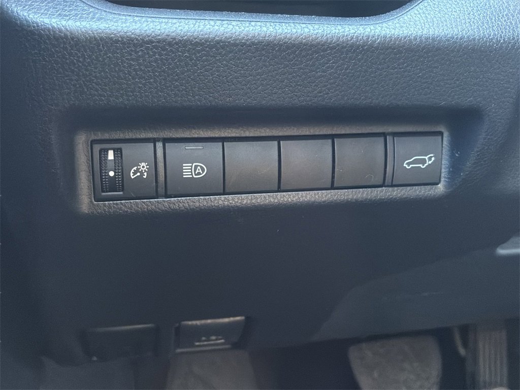 Used 2022 Toyota RAV4 XLE Premium image 38