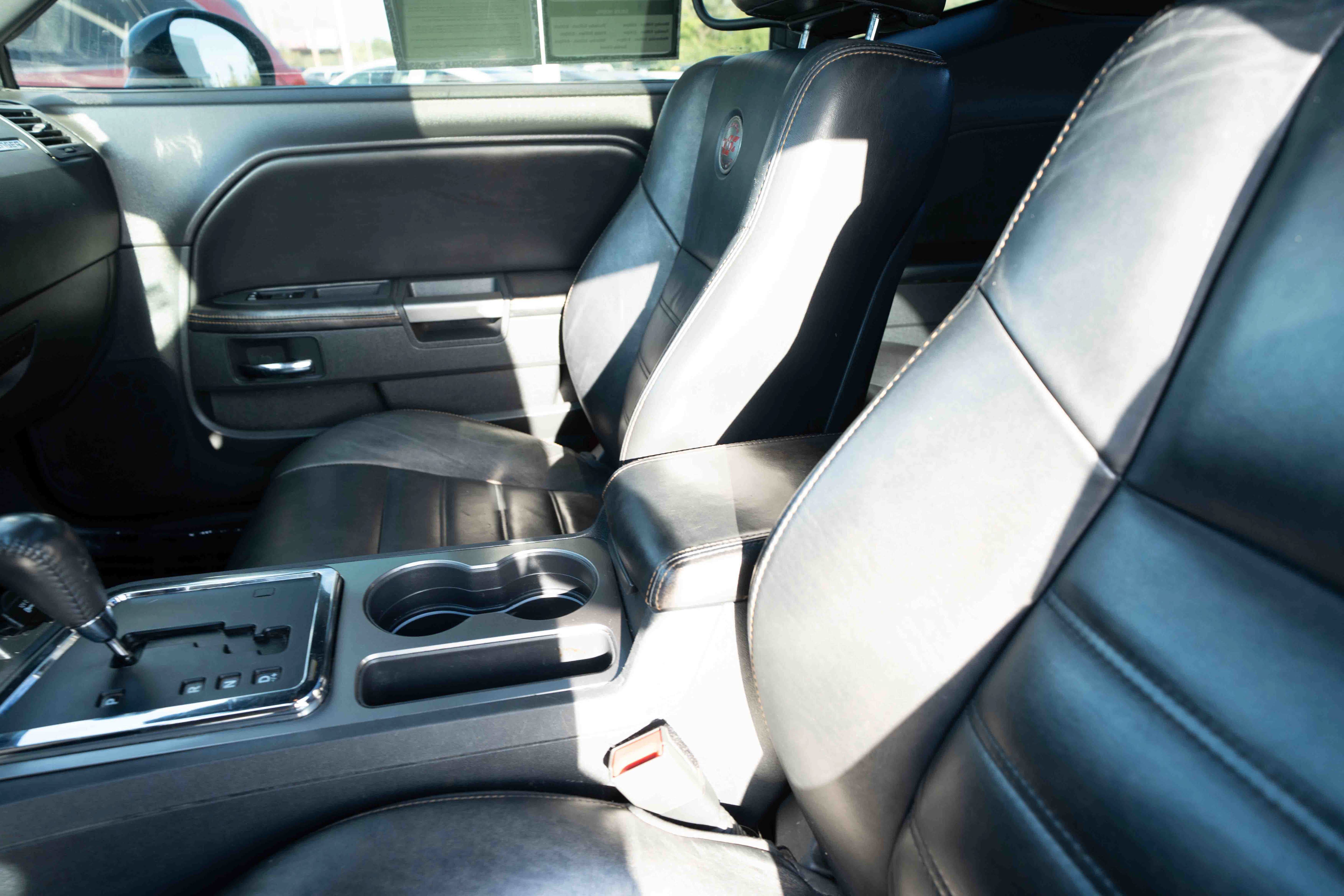 Used 2014 Dodge Challenger SXT RWD image 10
