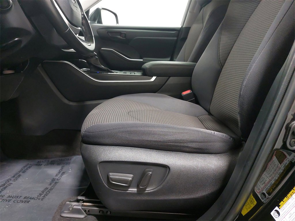 Used 2023 Toyota Highlander LE image 30