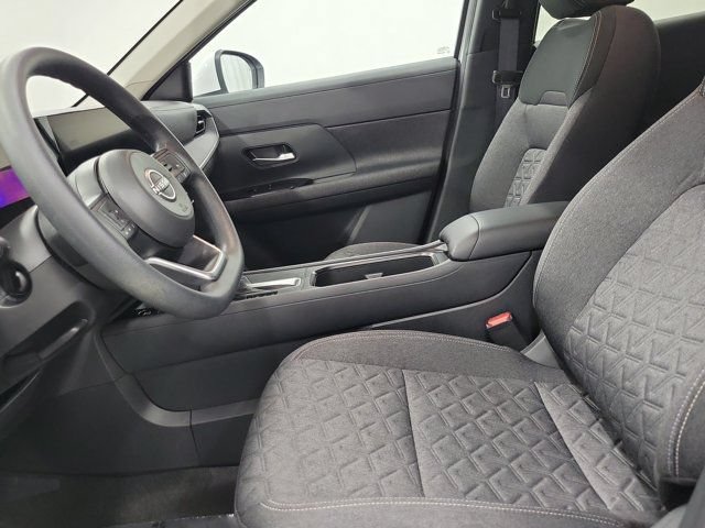 Used 2025 Nissan Kicks SV FWD image 18