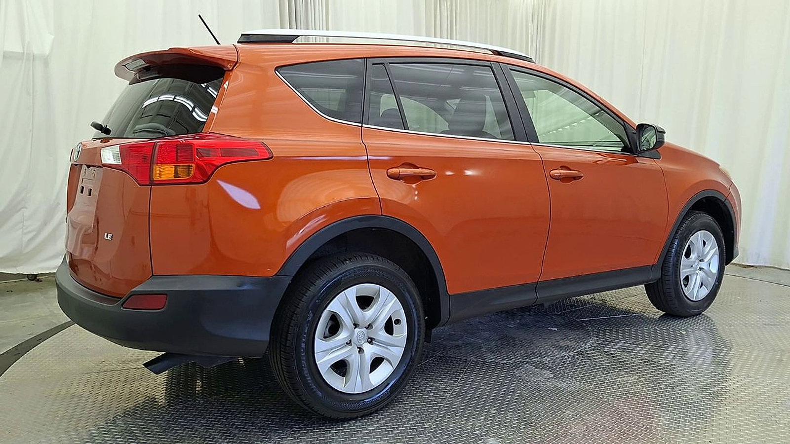 Used 2015 Toyota RAV4 LE FWD image 4