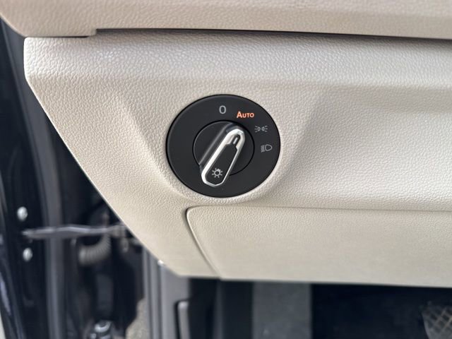 Certified 2023 Volkswagen Jetta SE image 28