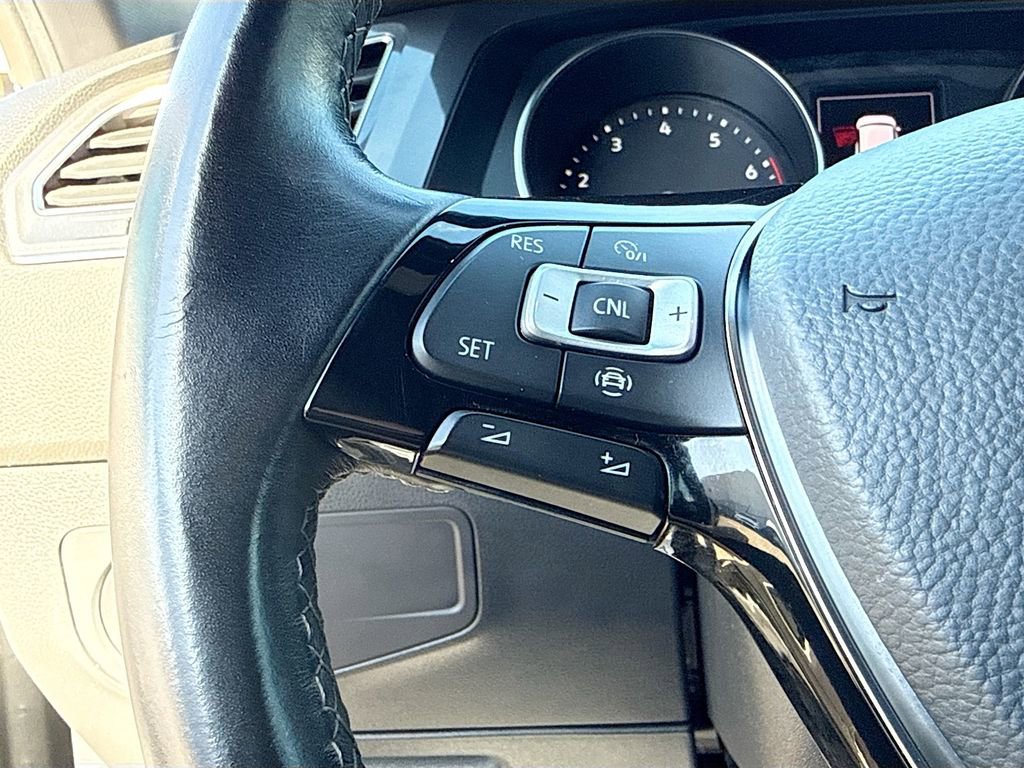 Used 2020 Volkswagen Tiguan SE R-Line image 37