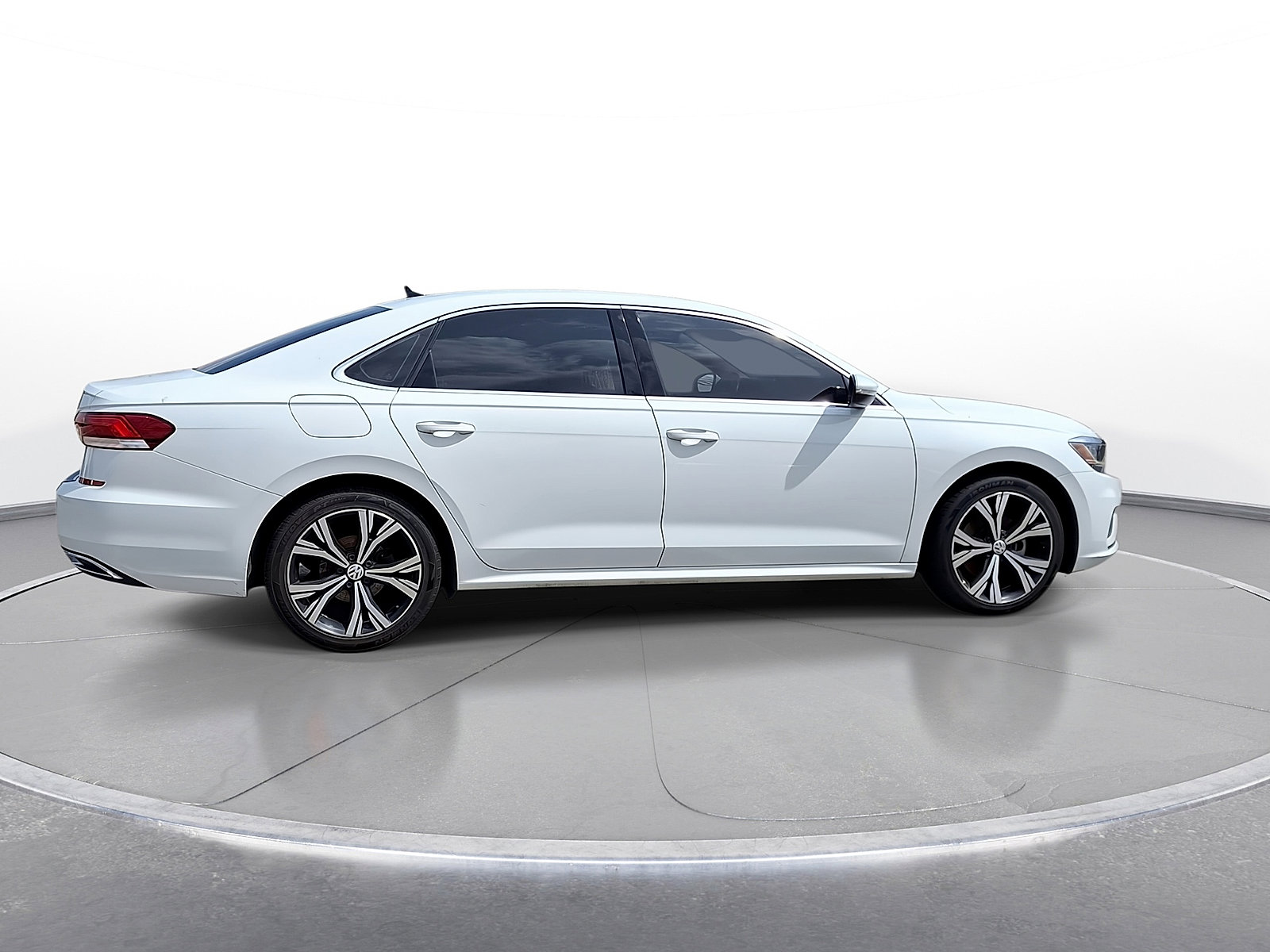 Used 2021 Volkswagen Passat 2.0T SE FWD image 8