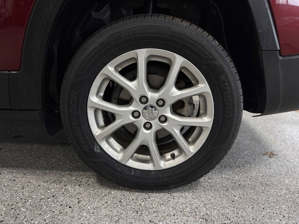 Used 2018 Jeep Cherokee Latitude FWD image 34
