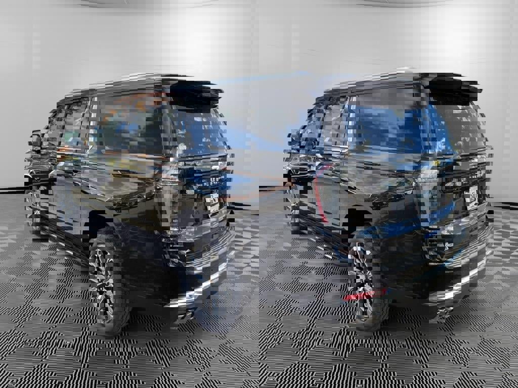 New 2026 Chevrolet Suburban High Country image 5