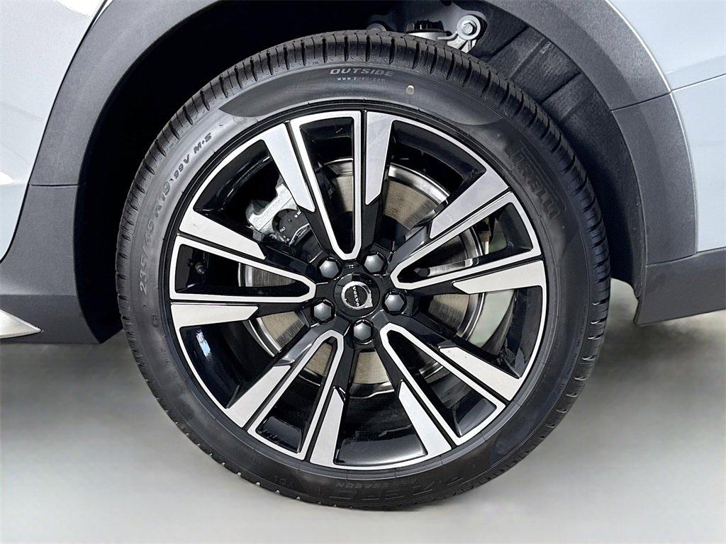 New 2026 Volvo V60 B5 Cross Country Ultra w/ Climate Package image 33