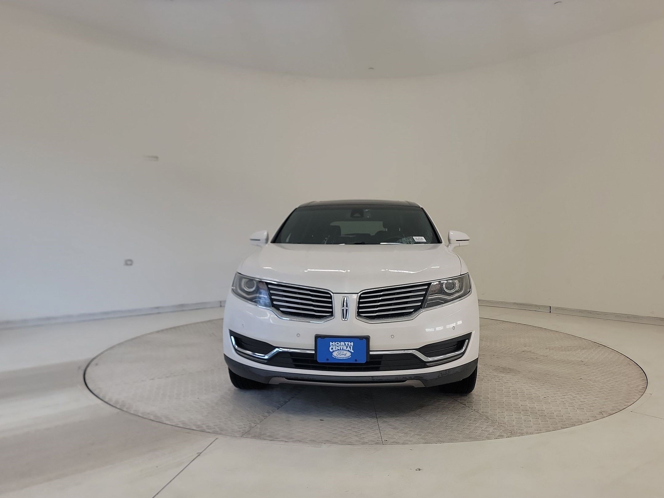 Used 2016 Lincoln MKX Reserve w/ Equipment Group 102A AWD/4WD image 4