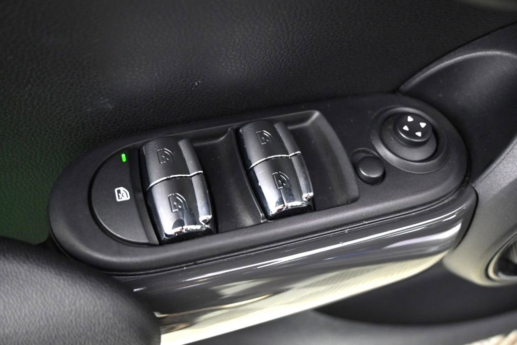 Used 2016 MINI Cooper 4-Door Hardtop image 22
