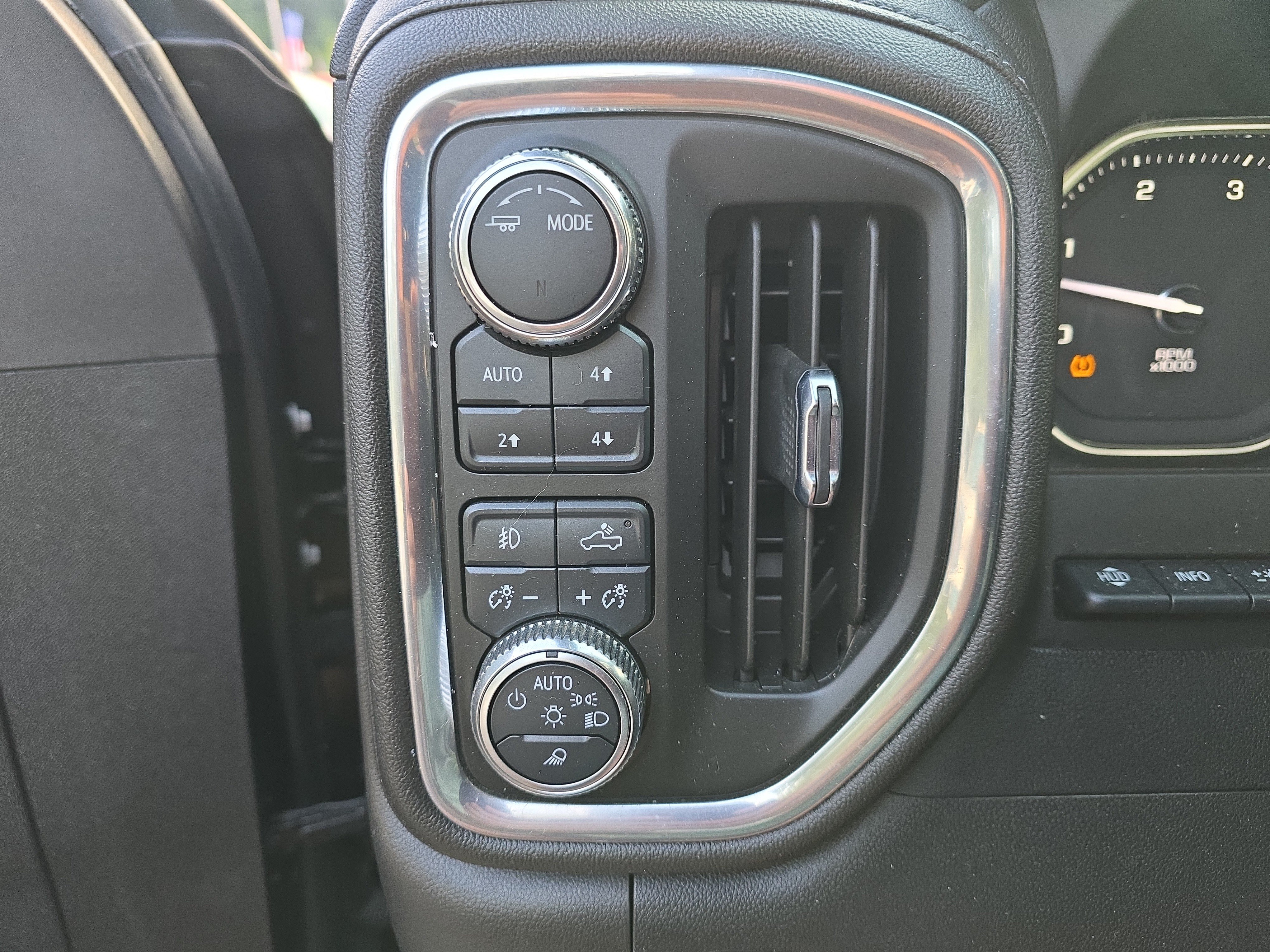 Used 2023 GMC Sierra 2500 Denali w/ Denali Black Diamond Edition AWD/4WD image 29