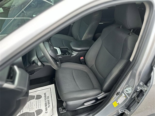 Used 2021 Toyota RAV4 LE image 12