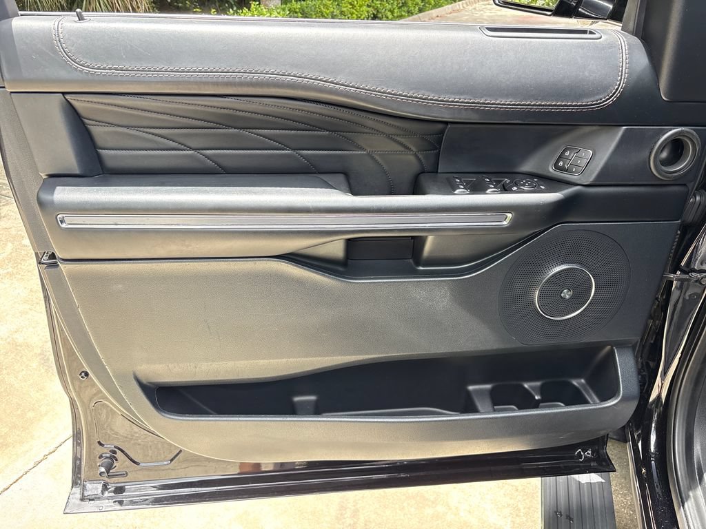 Used 2020 Ford Expedition Platinum RWD image 16