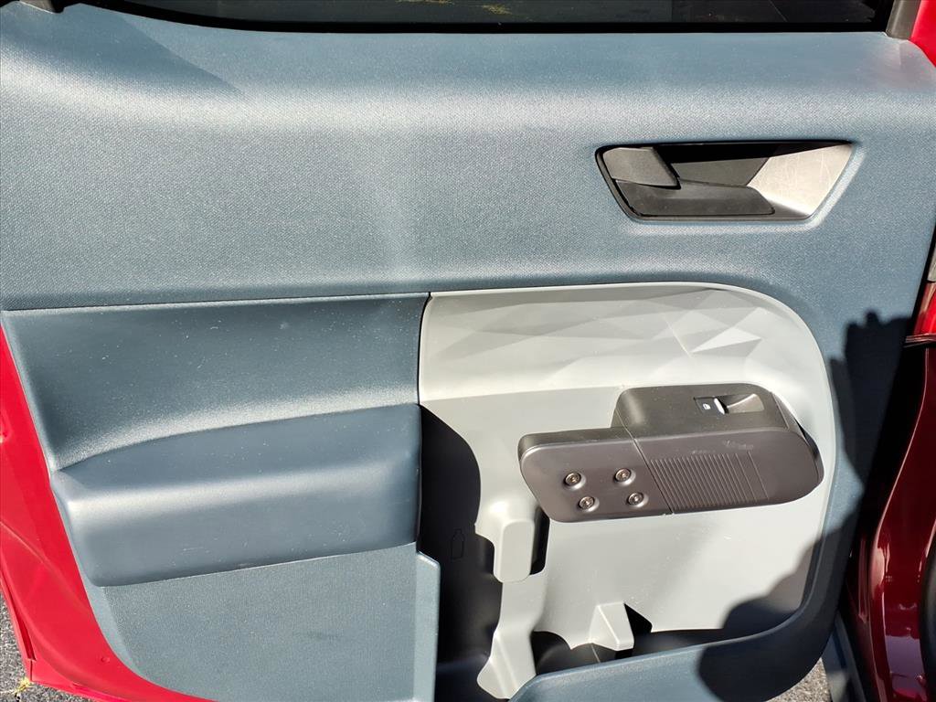 Used 2025 Ford Maverick Lariat w/ Black Appearance Package image 12