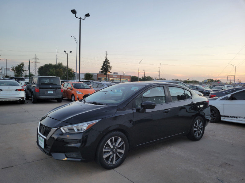 Used 2021 Nissan Versa SV FWD image 3