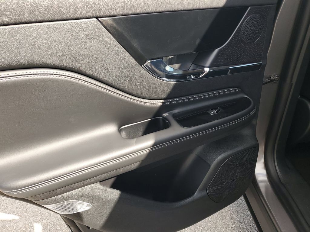 New 2025 Lincoln Corsair Grand Touring image 9