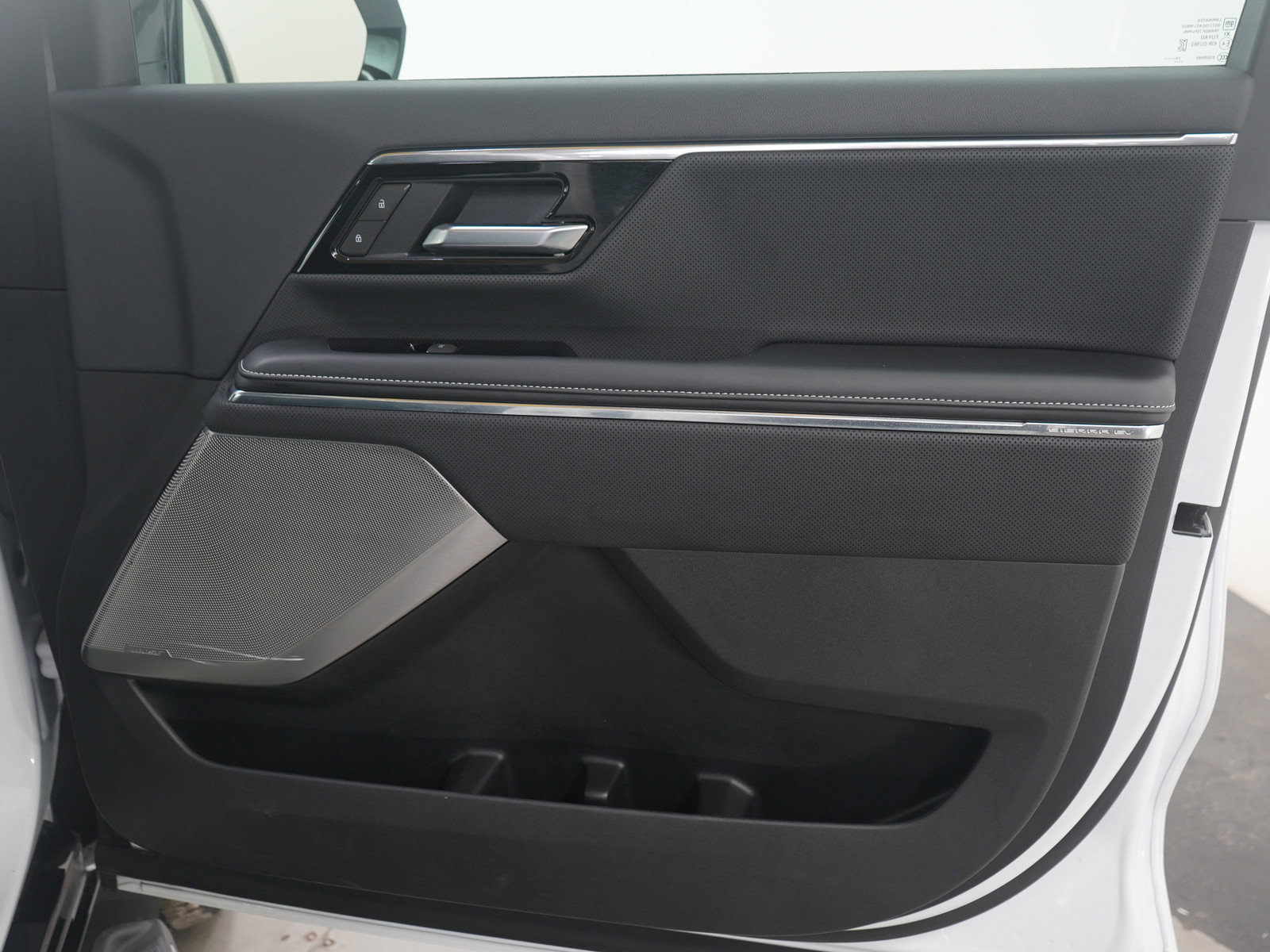 Used 2025 GMC Sierra EV Denali AWD/4WD image 14