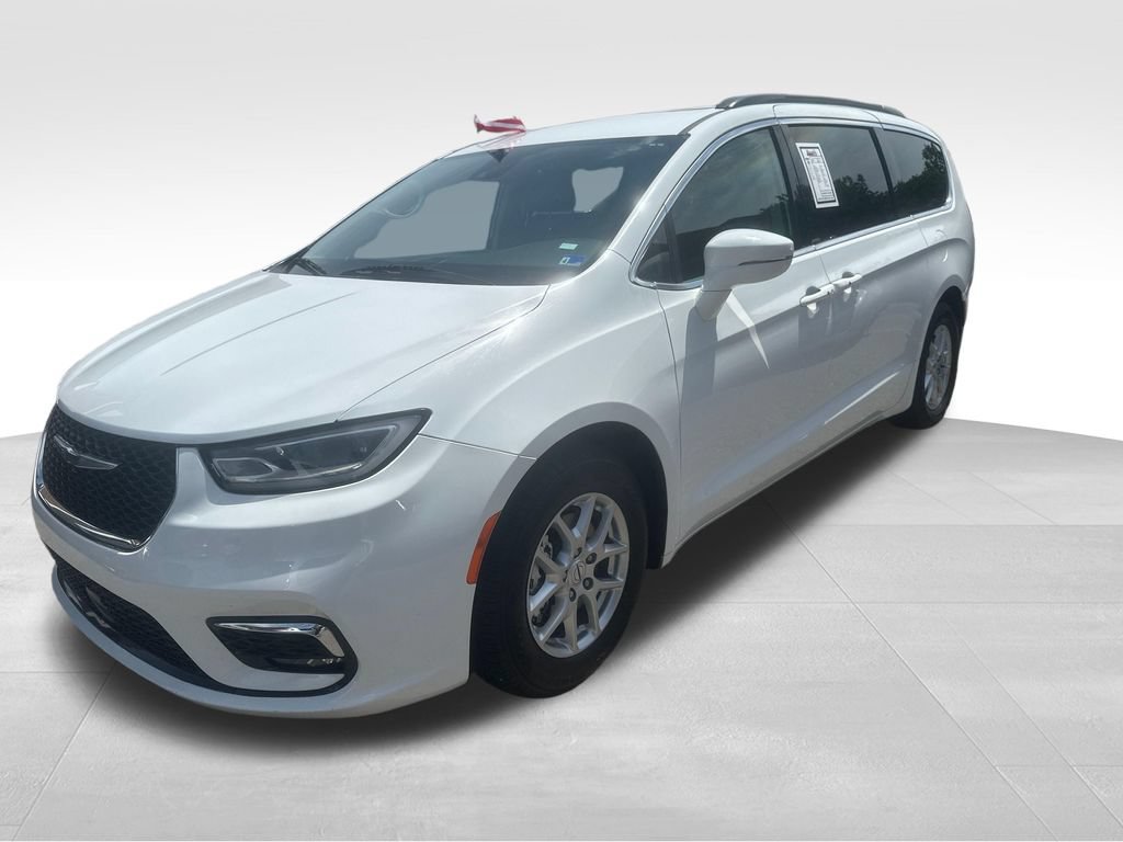 Used 2022 Chrysler Pacifica Touring-L FWD image 2