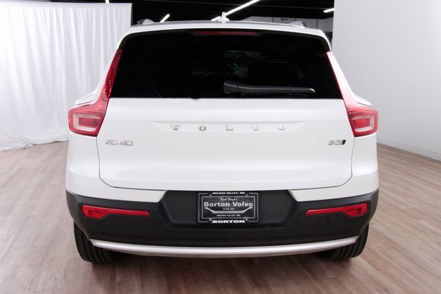 Certified 2025 Volvo XC40 B5 Core w/ Climate Package image 4