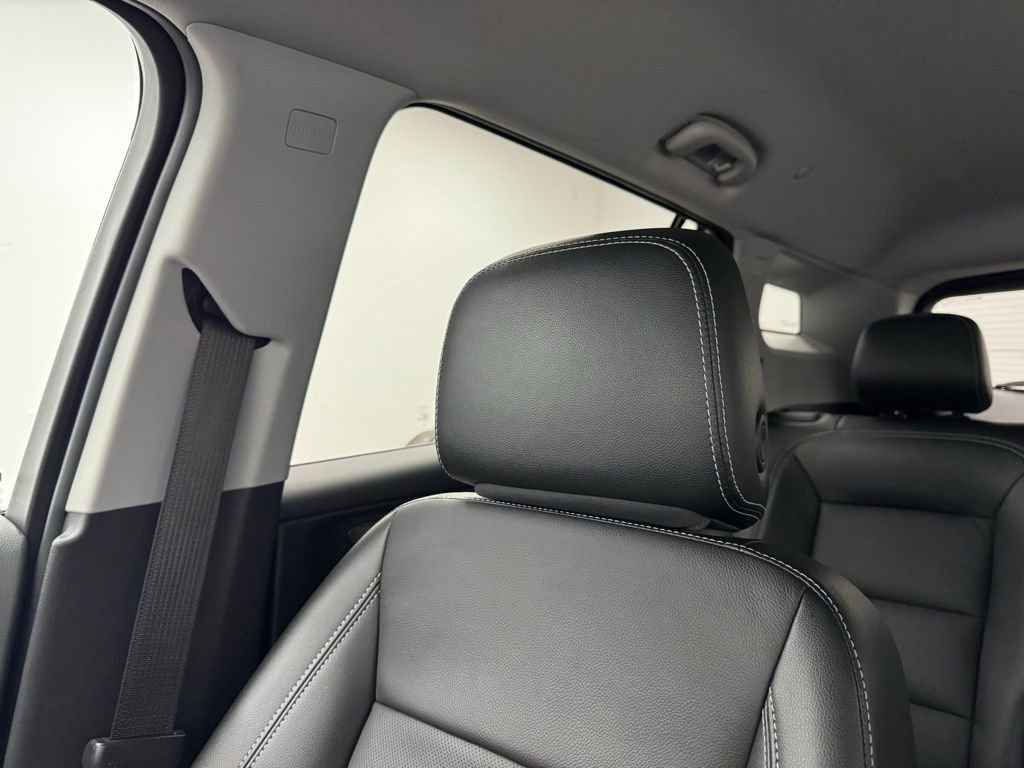 Used 2024 GMC Terrain SLT image 40
