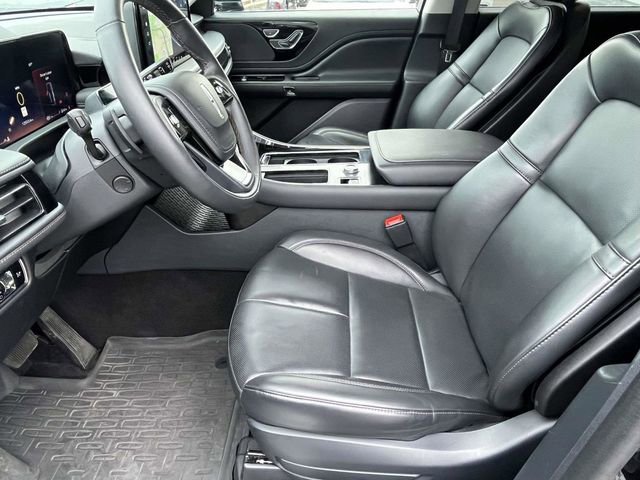 Used 2025 Lincoln Aviator AWD image 14
