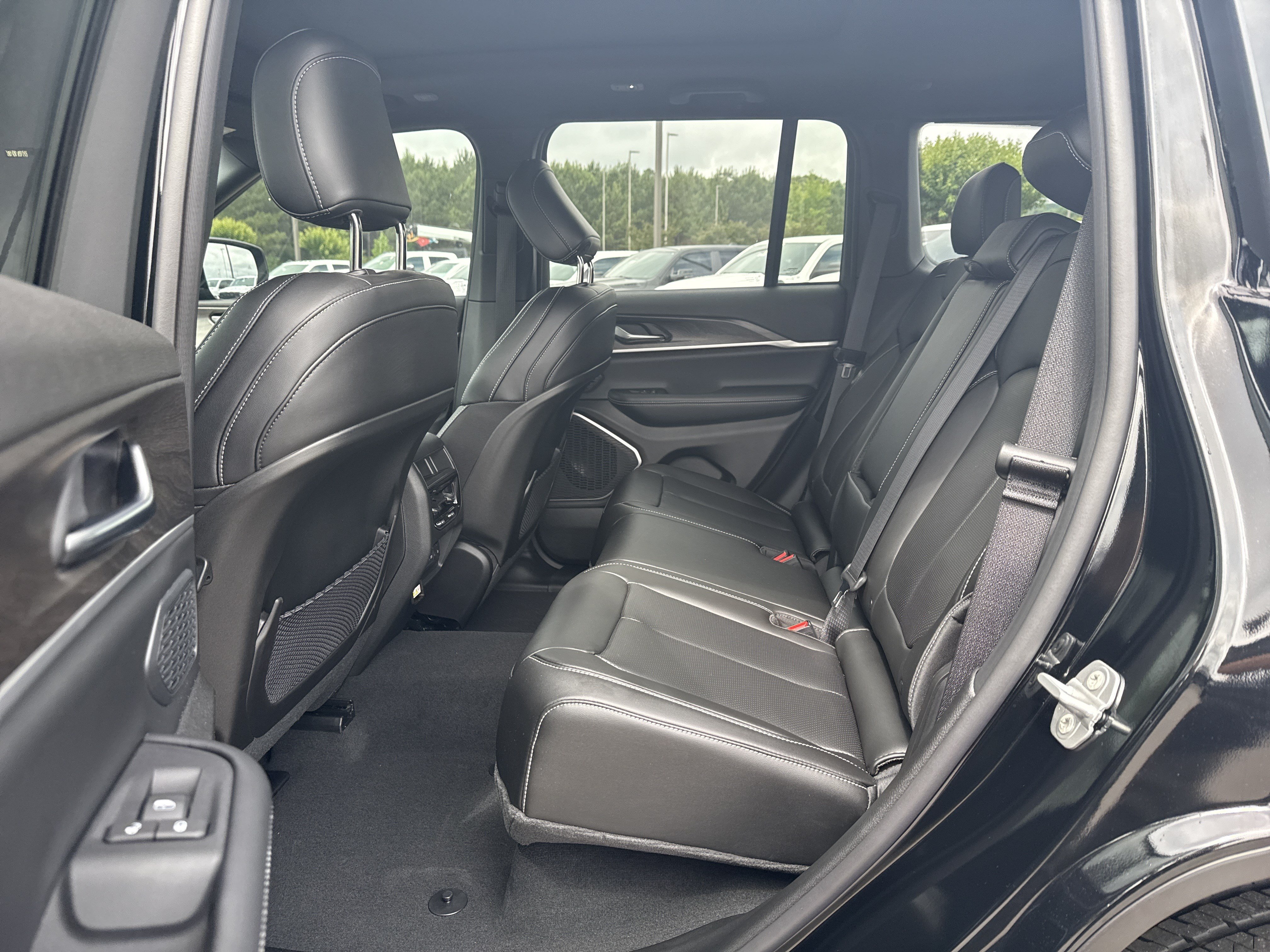 New 2026 Jeep Grand Cherokee Limited w/ Luxury Tech Group II RWD image 22