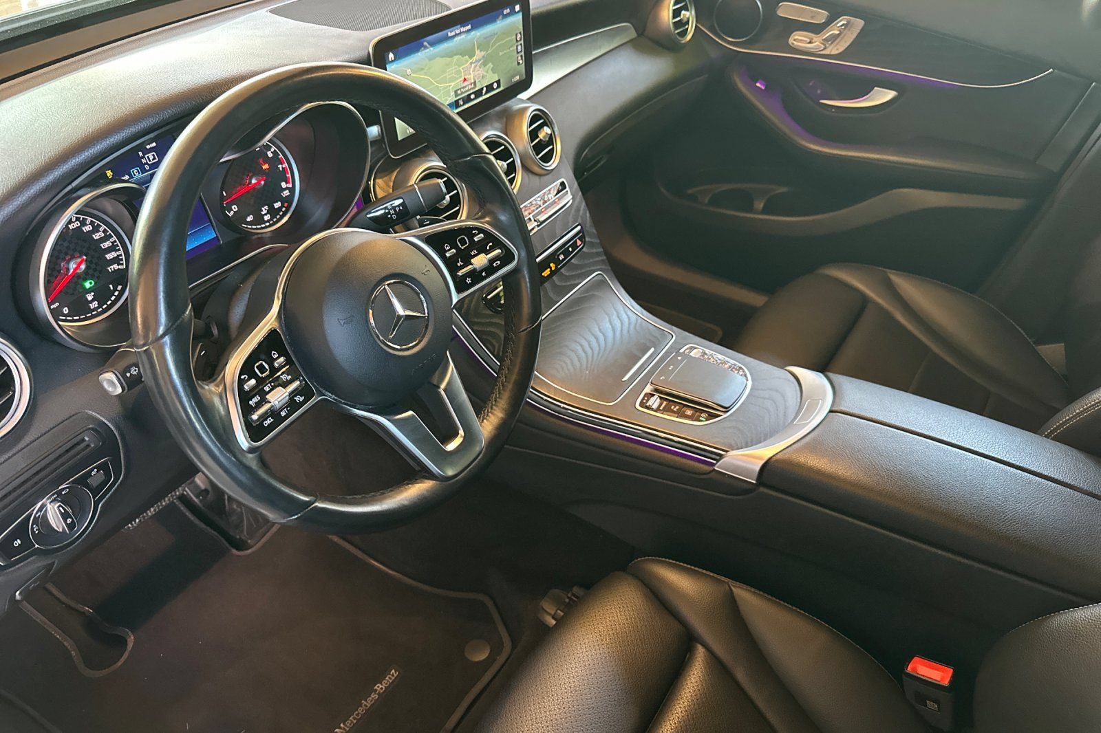 Used 2023 Mercedes-Benz GLC 300 4MATIC Coupe image 11