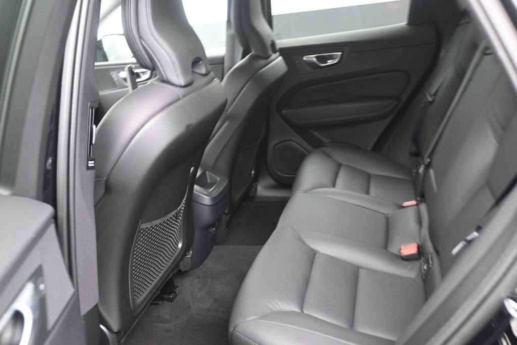 Used 2024 Volvo XC60 B5 Plus w/ Protection Package Premier AWD/4WD image 12