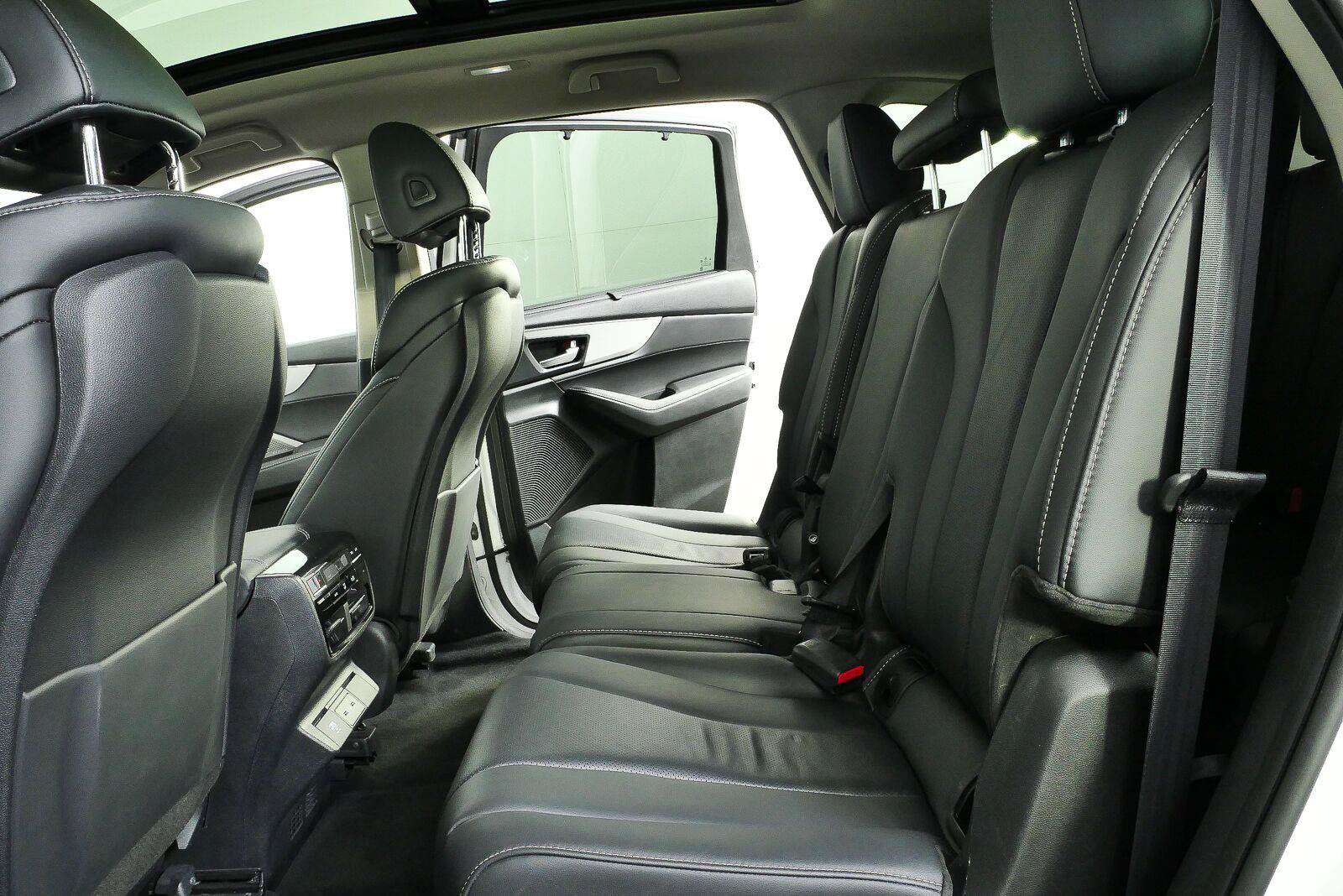 Used 2023 Acura MDX w/ Technology Package AWD/4WD image 19