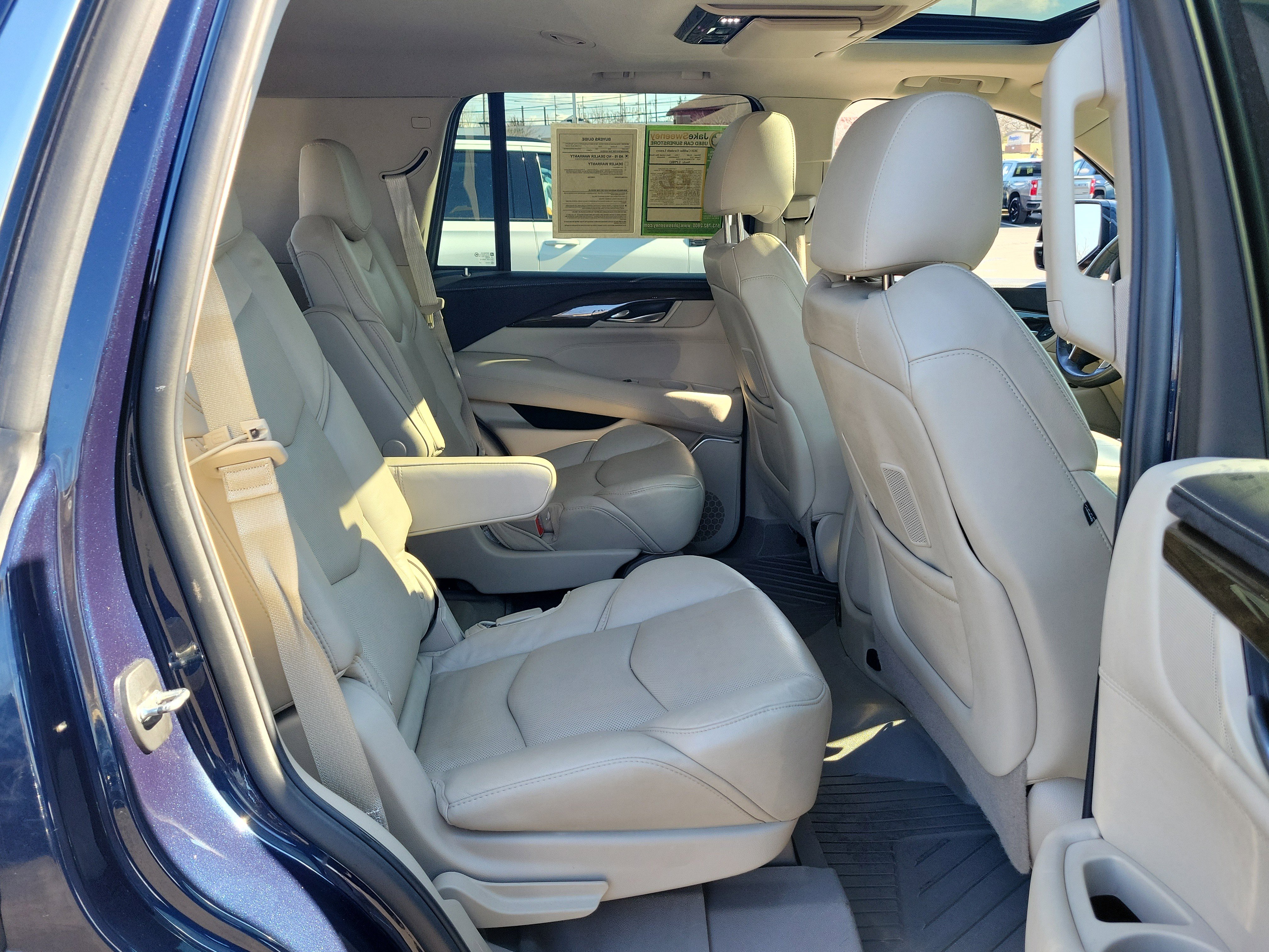 Used 2020 Cadillac Escalade Luxury w/ LPO, Radiant Package image 27