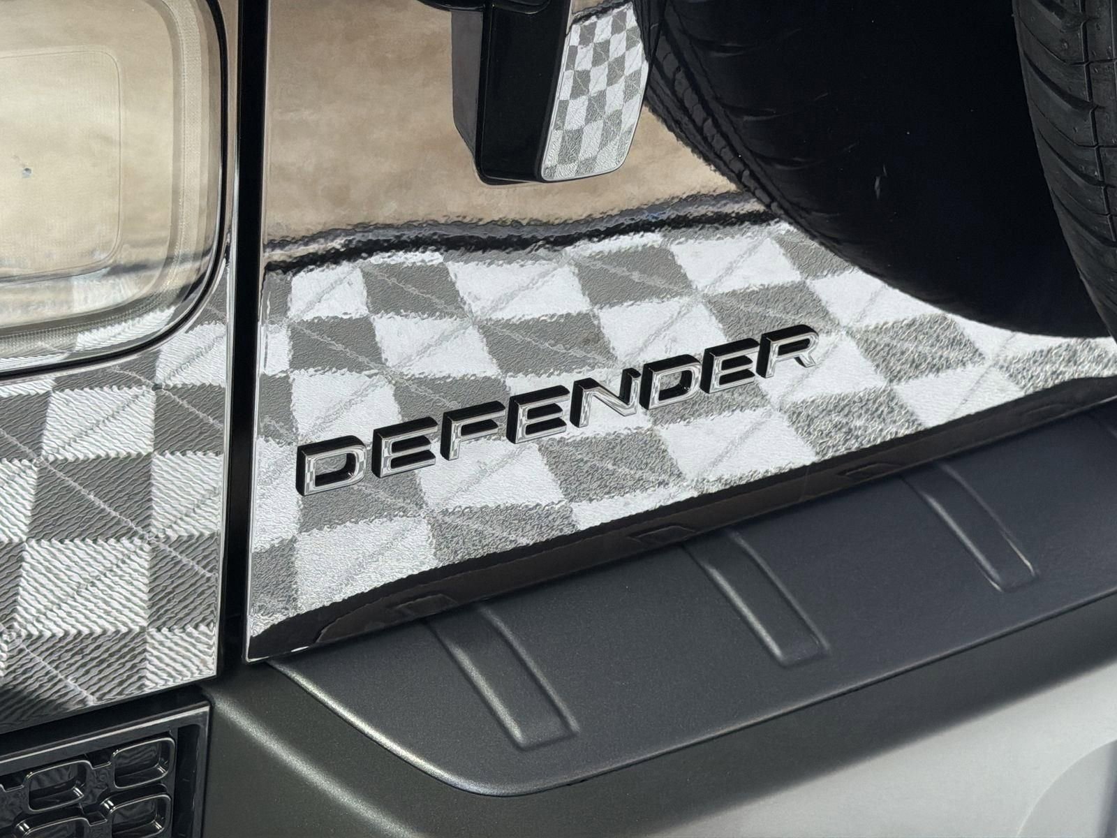 New 2026 Land Rover Defender 110 OCTA image 29