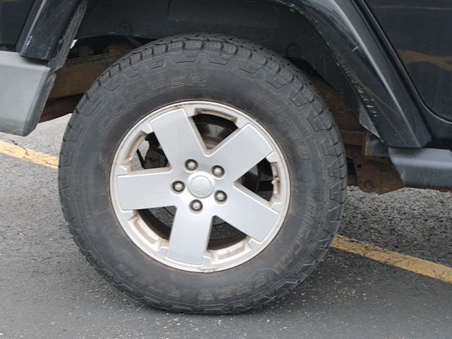 Used 2008 Jeep Wrangler Unlimited Sahara w/ Dual Top Group image 8