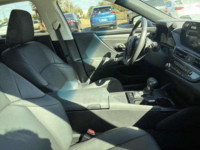 Used 2023 Lexus ES 350 w/ Accessory Package (Z2) image 4