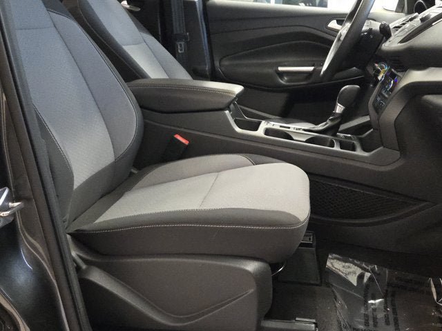 Used 2017 Ford Escape SE FWD image 3