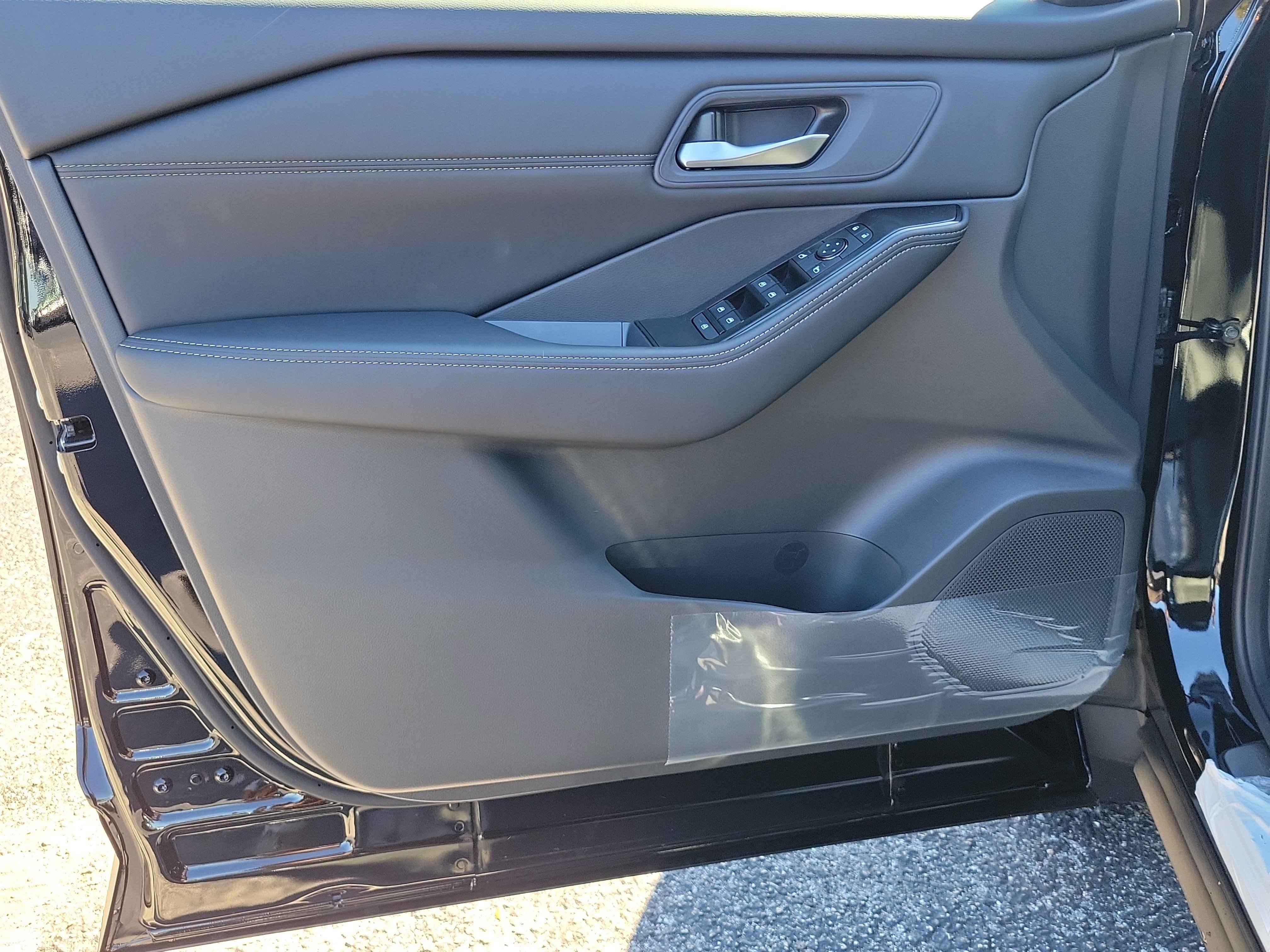New 2027 Nissan Rogue Dark Armor FWD image 10
