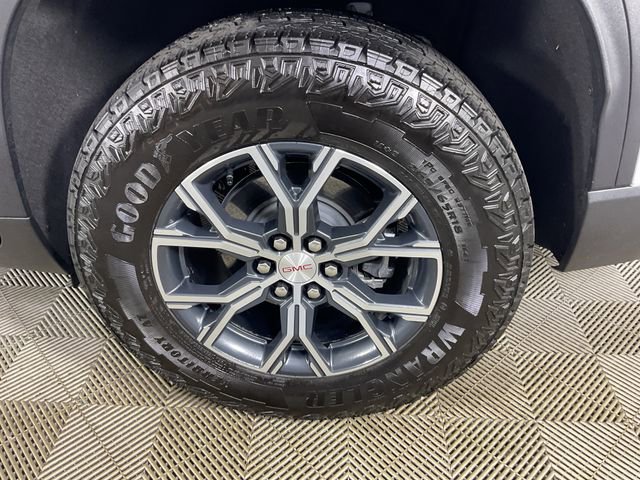 Used 2025 GMC Acadia AT4 AWD/4WD image 9