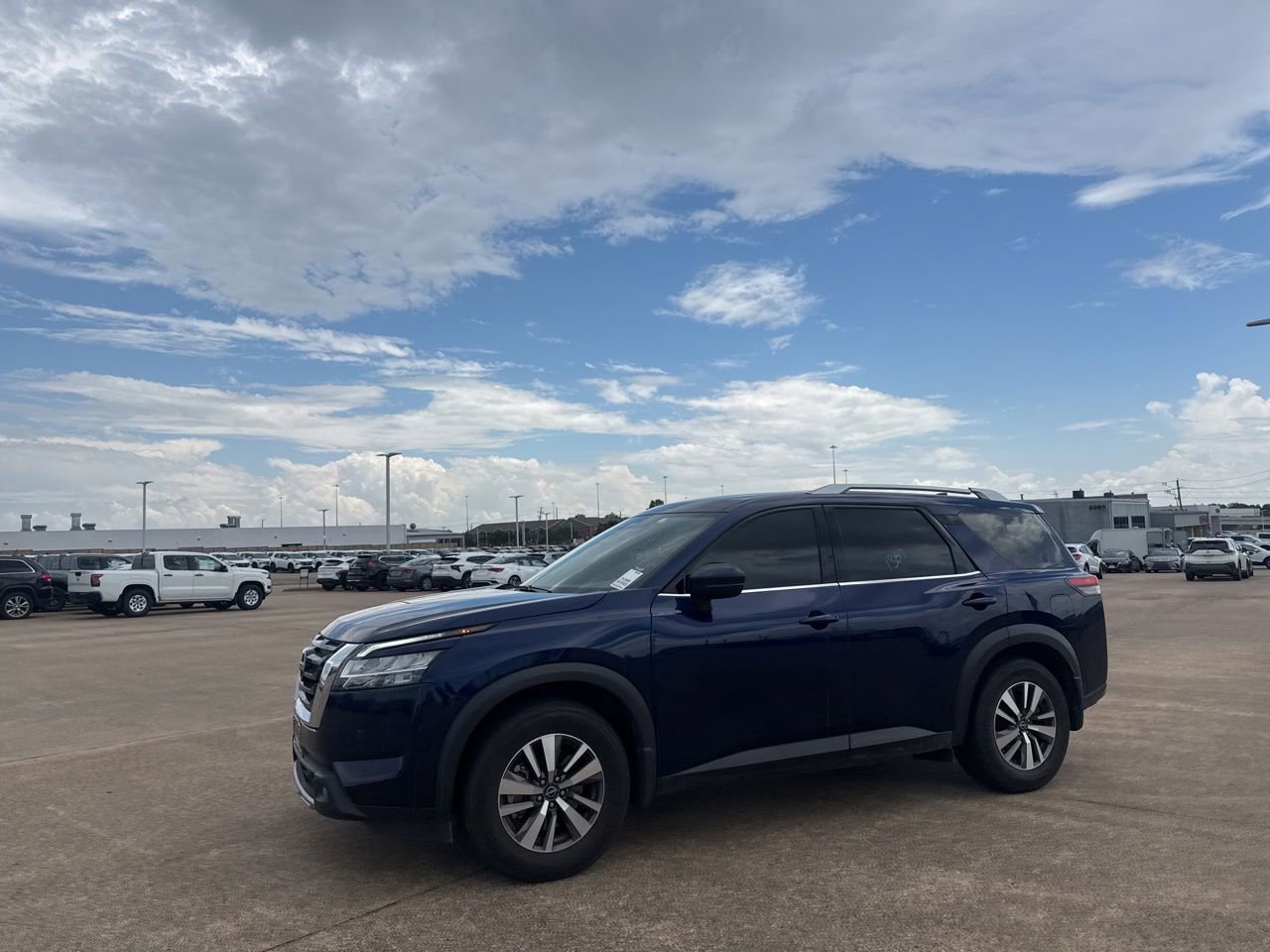 Certified 2022 Nissan Pathfinder SL w/ Lighting Package (N92) FWD image 10