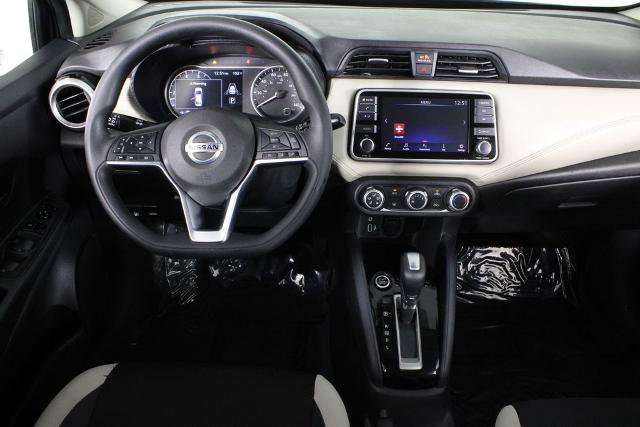 Certified 2020 Nissan Versa SV FWD image 5