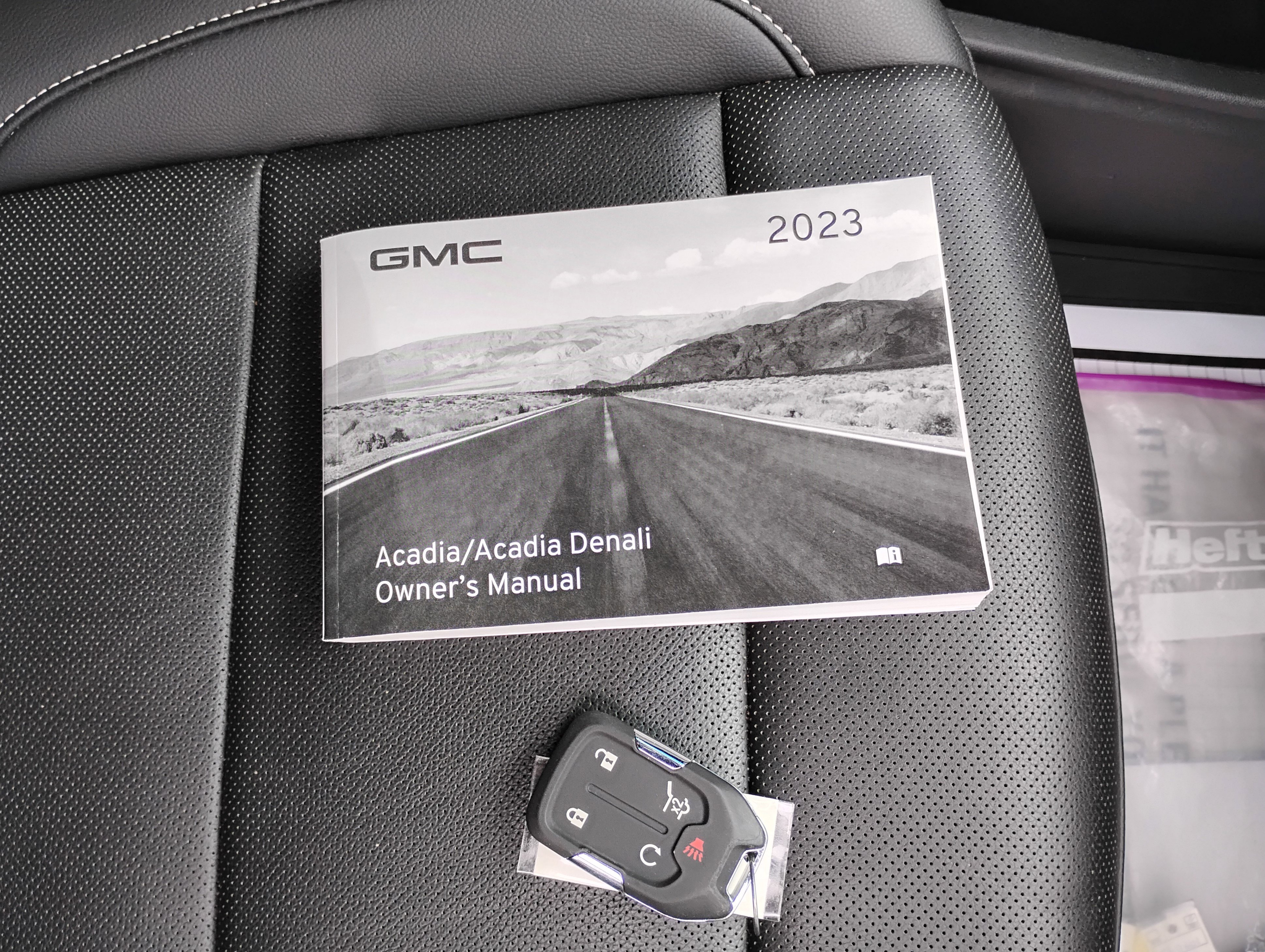 Used 2023 GMC Acadia SLT image 38