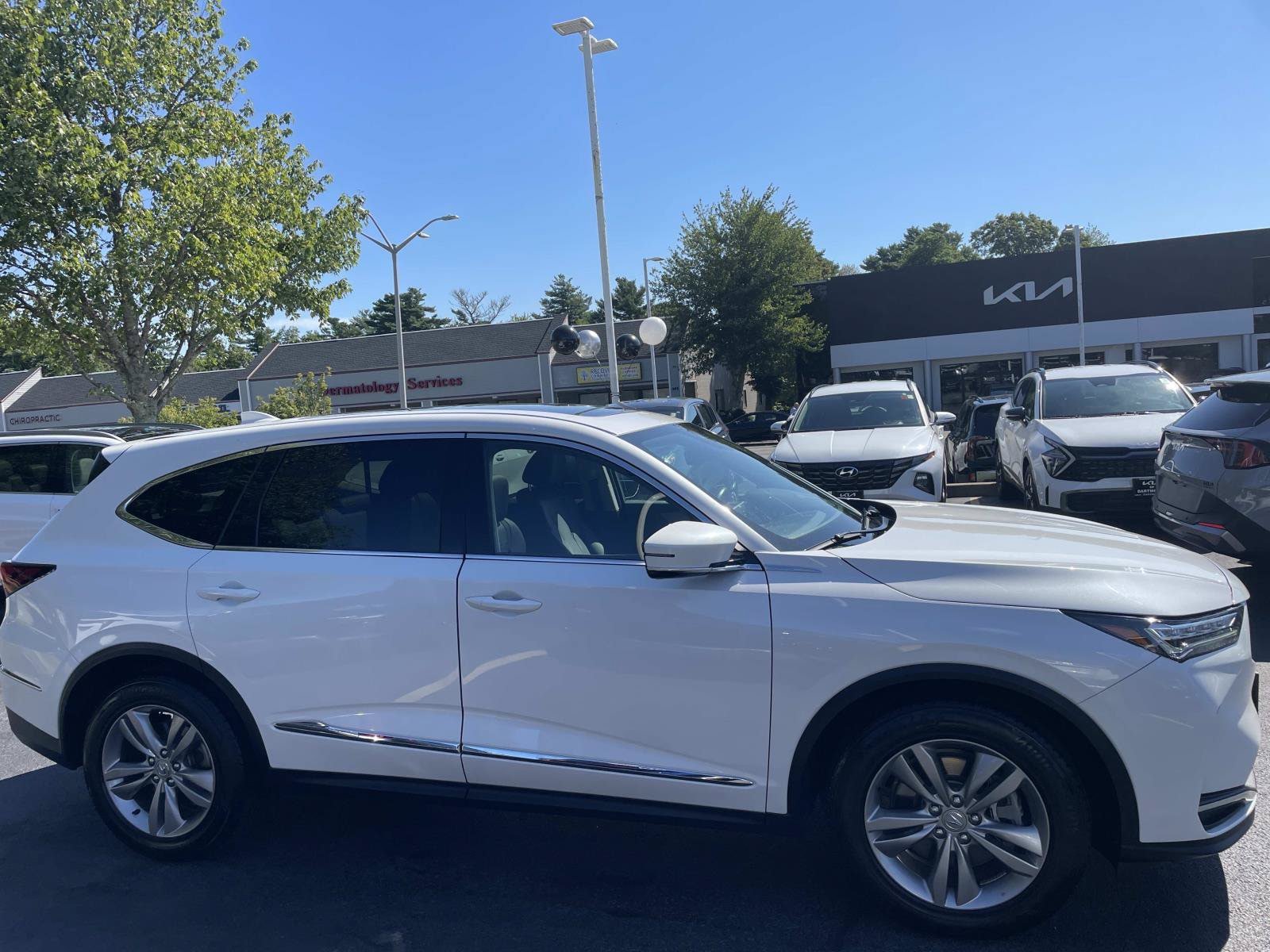 Used 2025 Acura MDX SH-AWD image 9