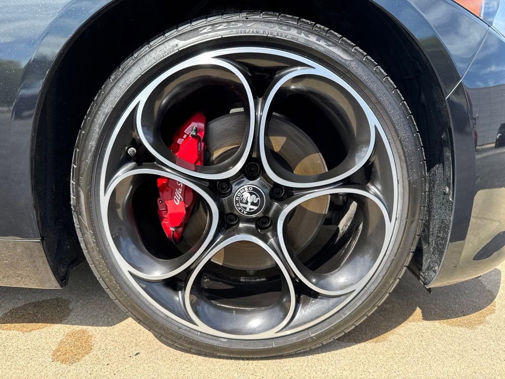 Used 2024 Alfa Romeo Giulia AWD image 9