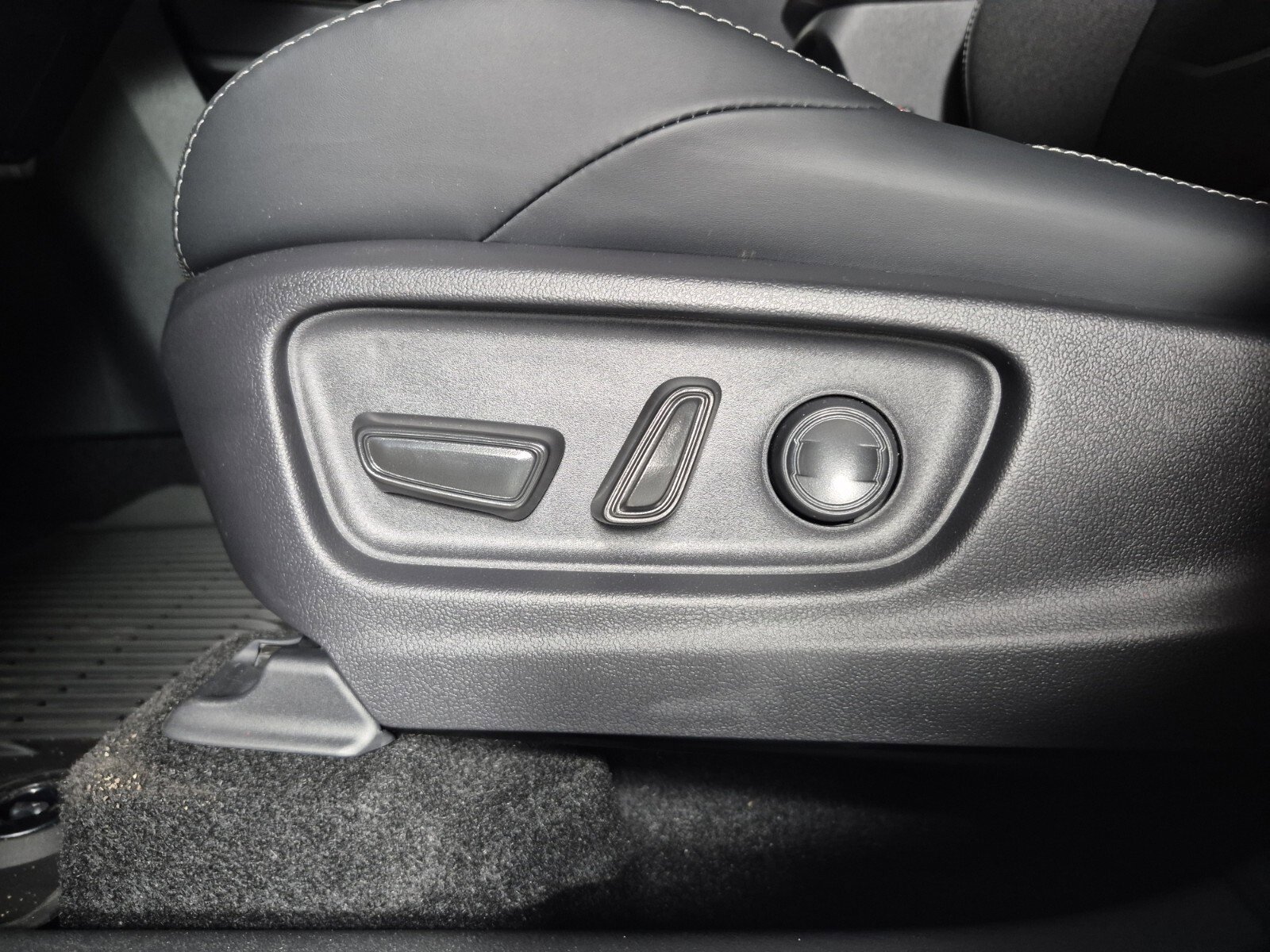 New 2026 Toyota C-HR AWD/4WD image 16