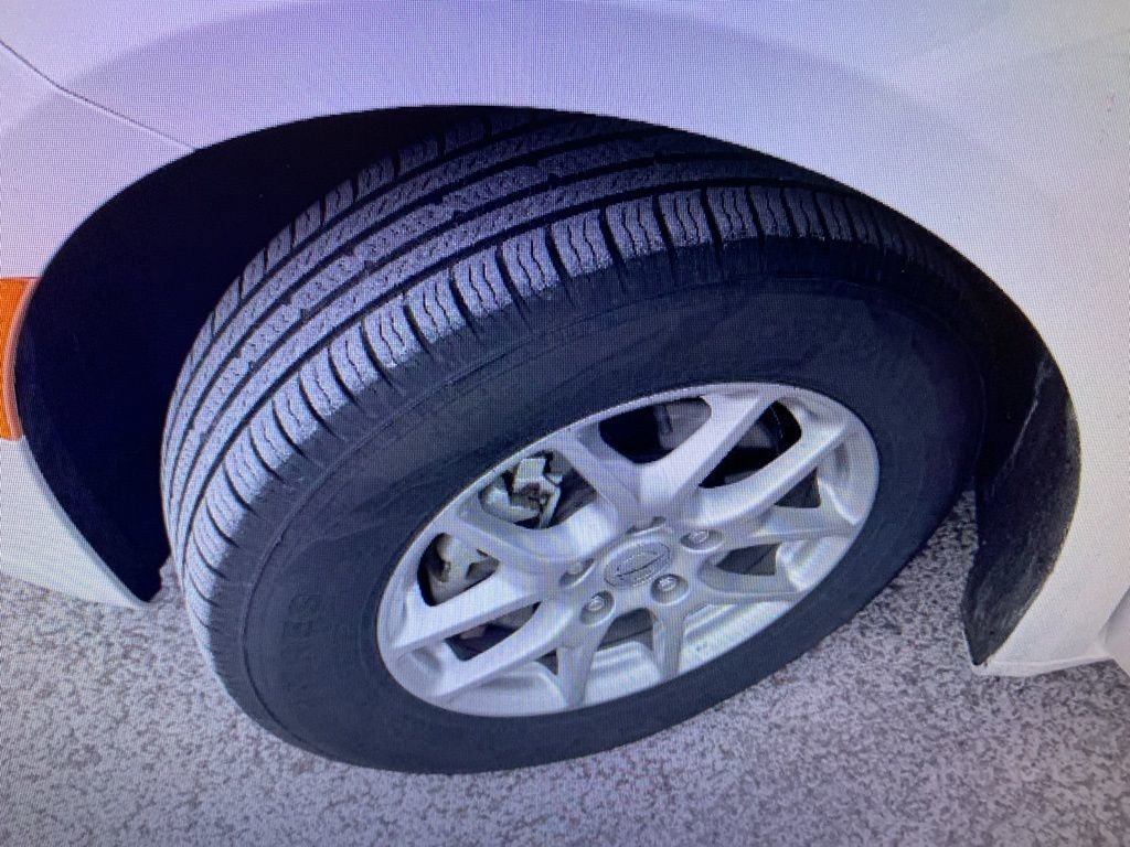 Used 2024 Chrysler Pacifica Touring-L image 13