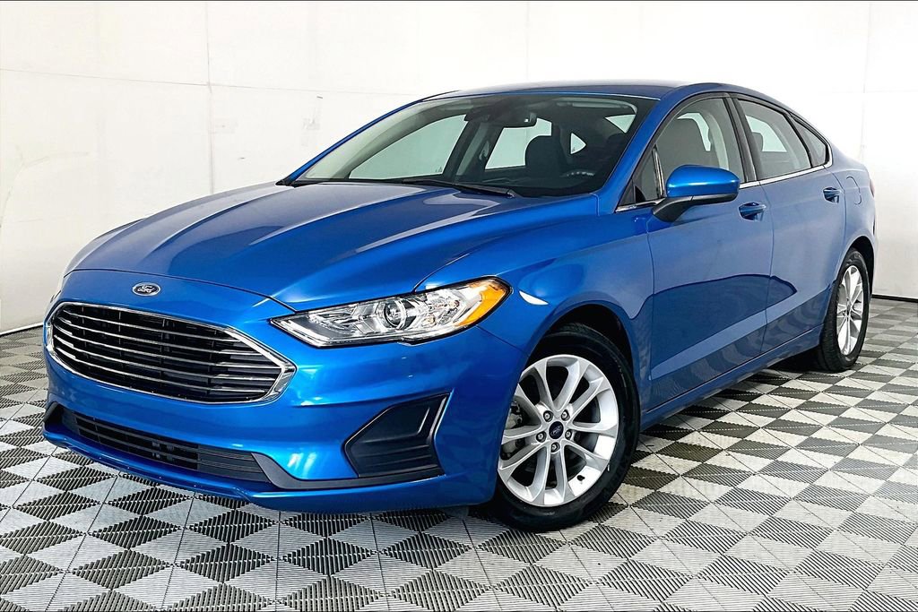 Used 2020 Ford Fusion SE image 2