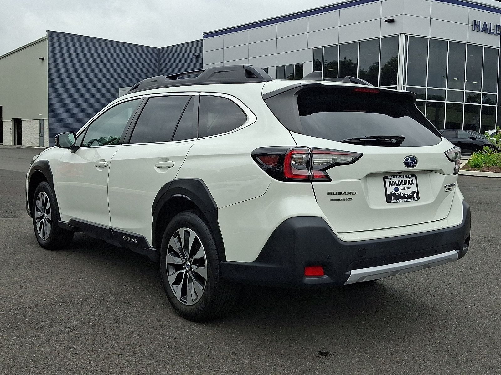 Certified 2023 Subaru Outback Limited AWD/4WD image 5
