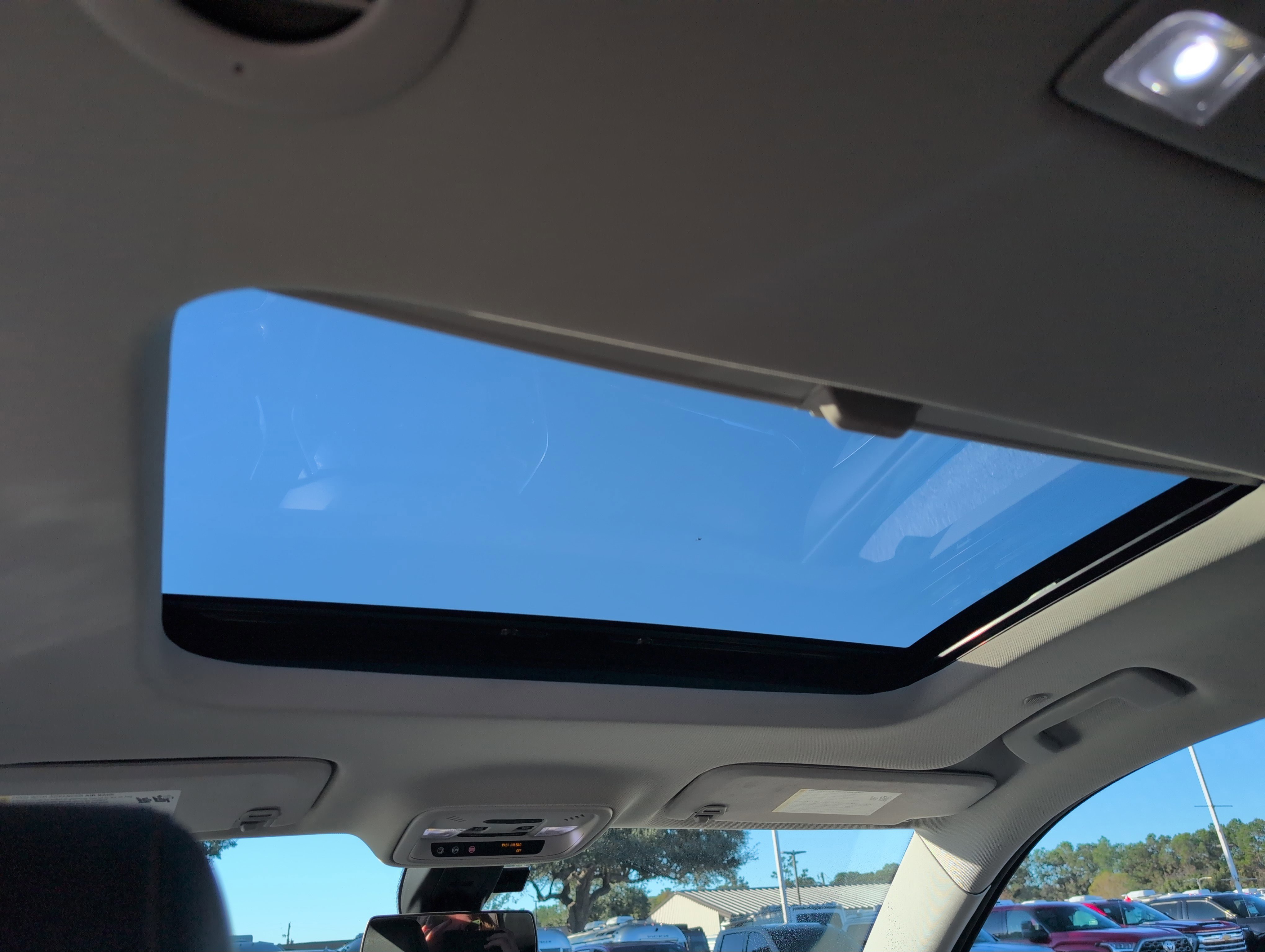 Used 2020 Chevrolet Traverse Premier w/ LPO, Blackout Package image 32