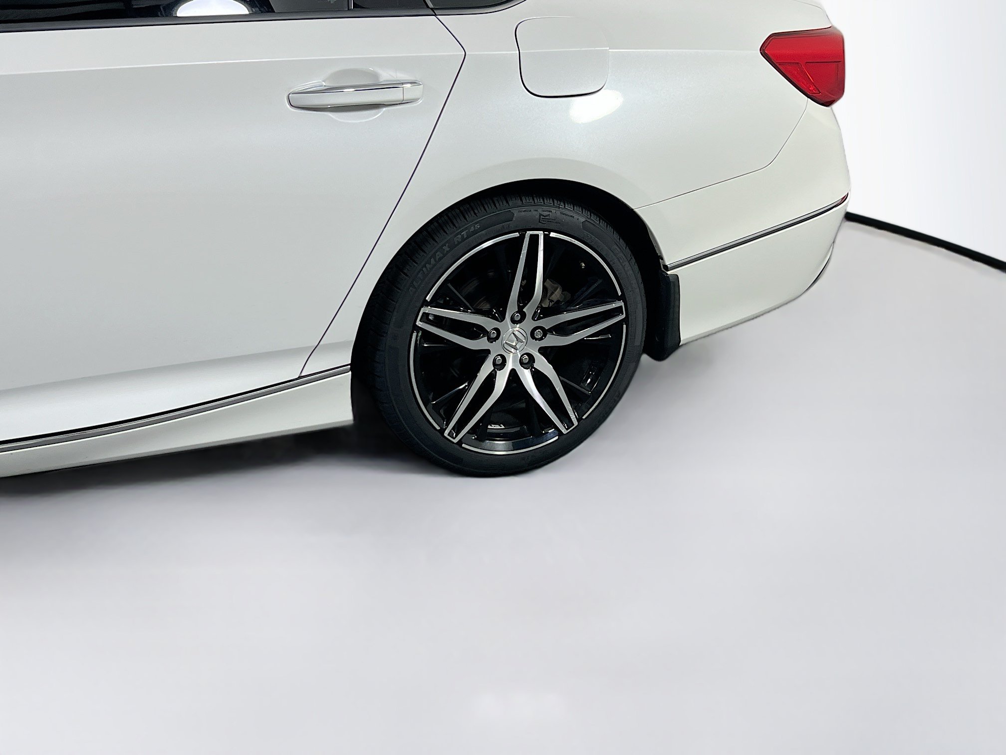 Used 2021 Honda Accord Touring image 31