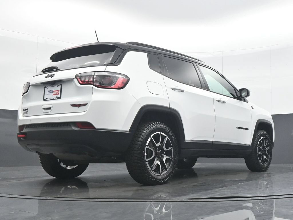 Used 2026 Jeep Compass Trailhawk AWD/4WD image 34